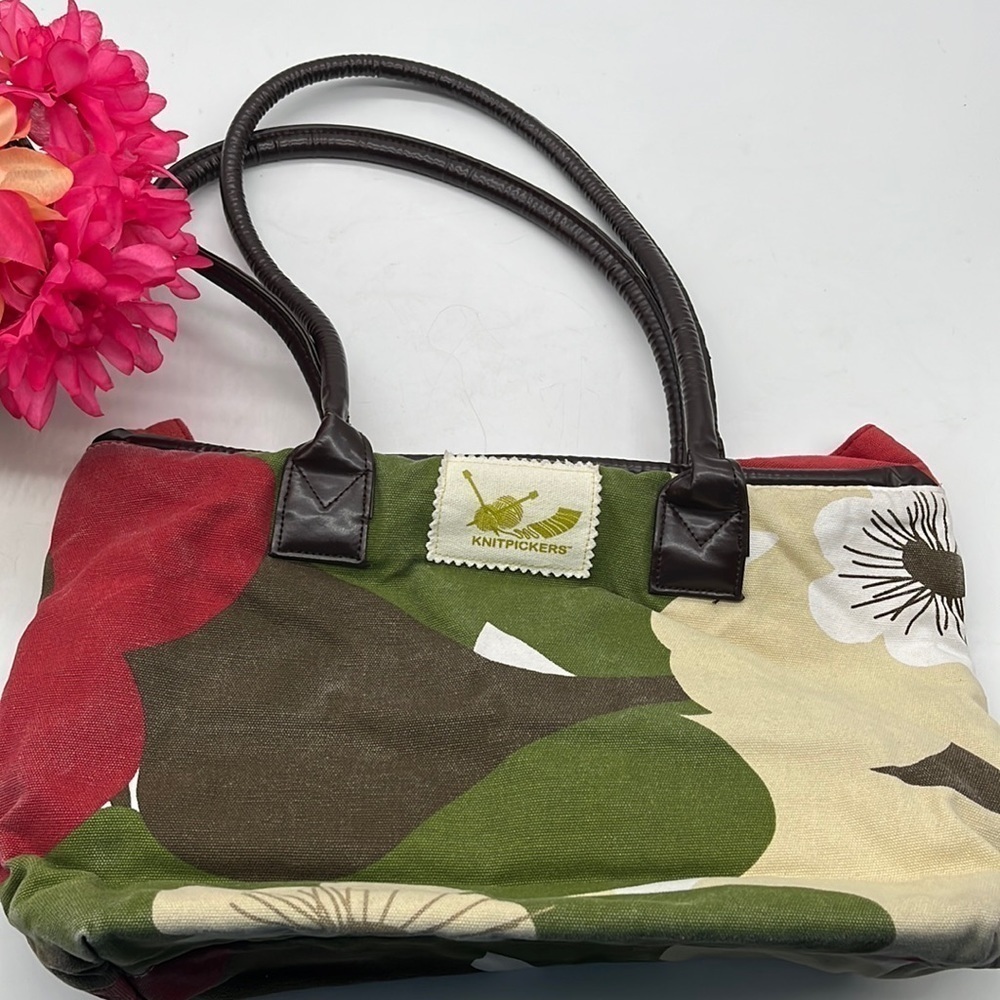 Knotpickers Knitting Tote Bag Floral Tote Bag With Leather Handles. TOT1788D